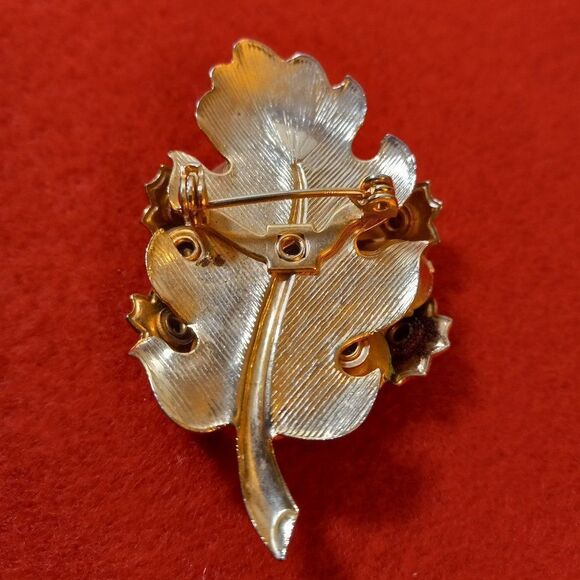 Vintage Gold Tone Flower Green Rhinestones - Picture 2 of 5
